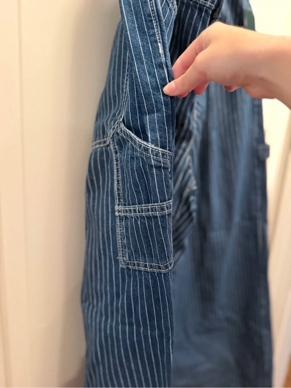 NWT wild fable Women’s Blue Pinstriped Wide-Leg Cargo Jeans - Picture 3 of 10